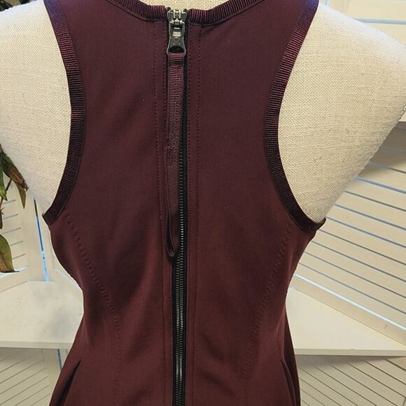 LULULEMON BURGANDY SLEEVELESS FIT FLARE ZIP BACK DRESS SIZE SMALL - Picture 4 of 8